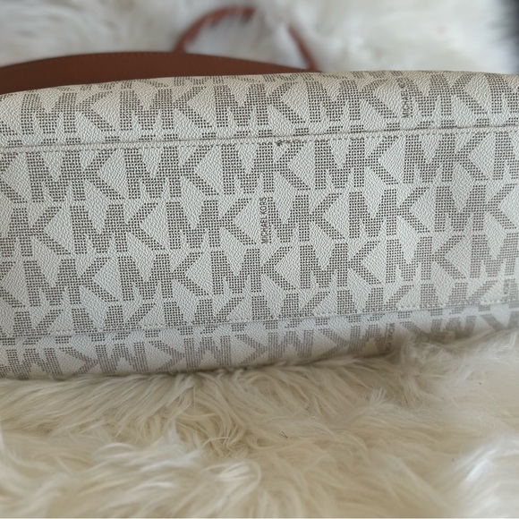 New Michael Kors Large Hamilton Vanilla Purse - Picture 9 of 15